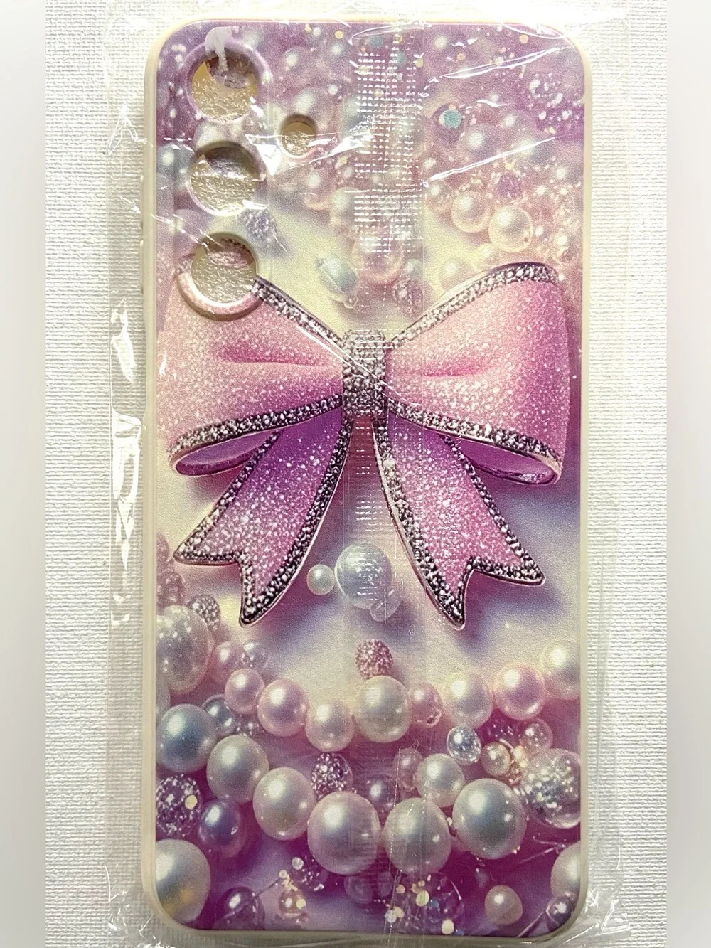 Not 3D , it’s a design .. Sparkling Pink Bow Pearl Phone Case
